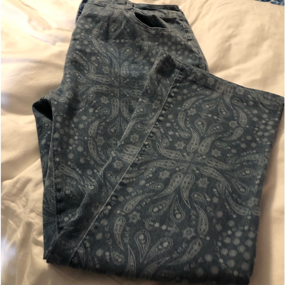 The Pyramid Collection Bootcut Blue W/ White Design VGUC